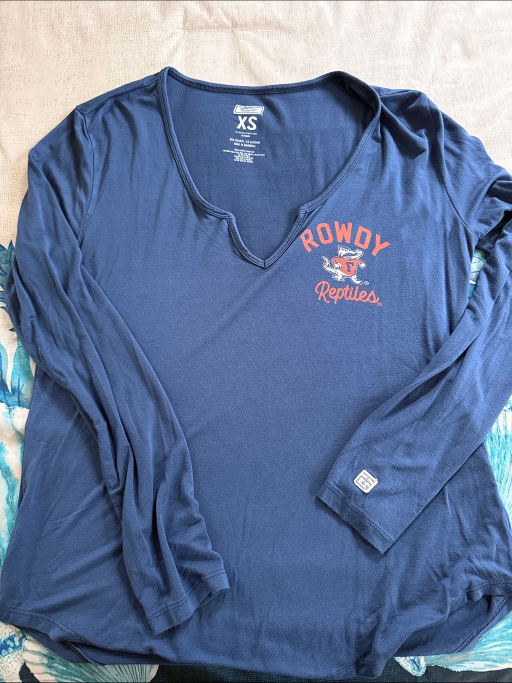 Rowdy Reptiles Navy Long-Sleeve V-Neck Tee - XS
